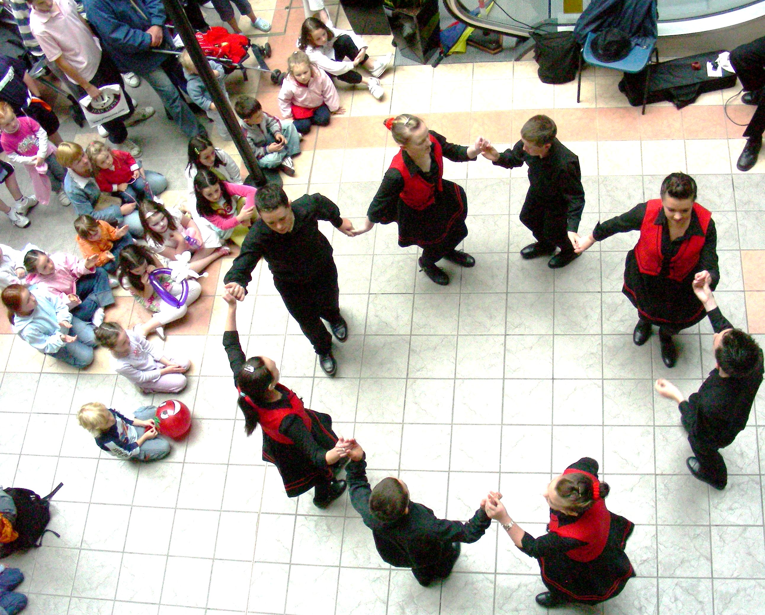 SPRAOI CHIARRAI DANCERS 1a